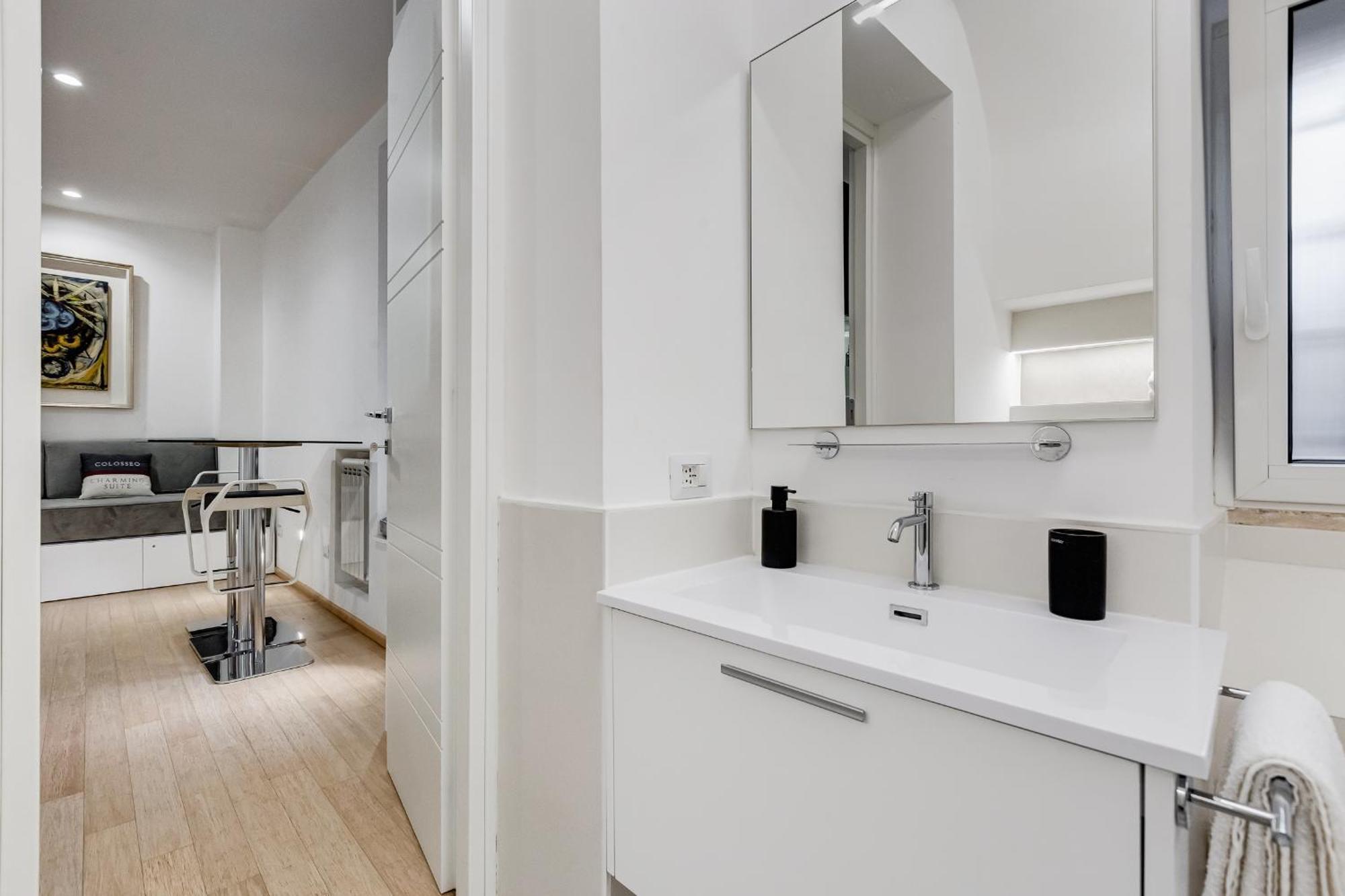 Colosseum Charming Monti District With Jacuzzi Apartamento